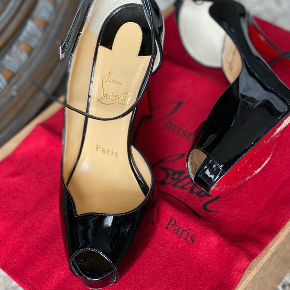 RED BOTTOMS ❤️♥️❤️♥️